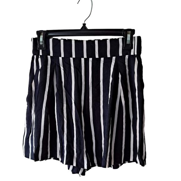 H&M BlacK White Striped Shorts Women Size 4 Pleated Elastic Waist Pull On Shorts - Picture 1 of 10